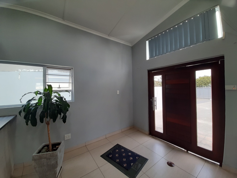 To Let Commercial Property for Rent in Beacon Bay Eastern Cape